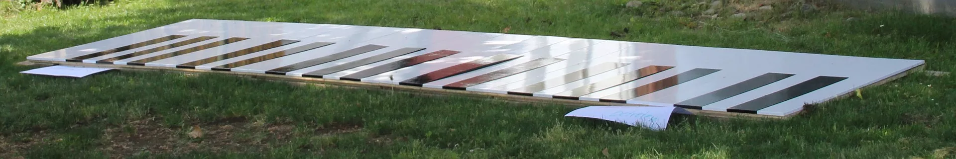tanzklavier-auf-wiese-slider